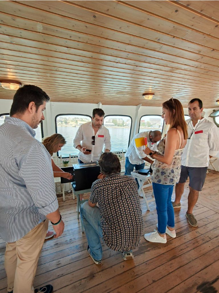 Team-Buildings-Escape-the-Boat-Outdoor-Aventura-Cooperação-Espírito-de-Equipa-0